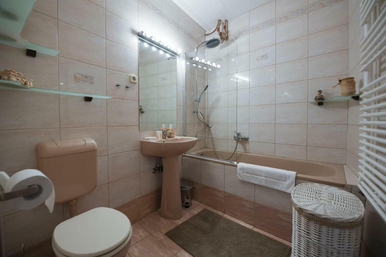 Moretti Apartman Apartment Eger Ngoại thất bức ảnh